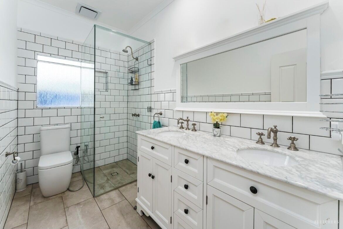 Dutxa, bidet, tovalloles i sabó 