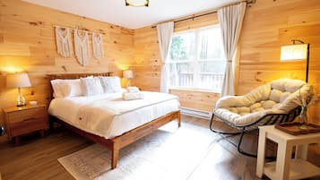 3 bedrooms, desk, iron/ironing board, free WiFi