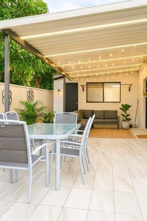 تناول الطعام بالخارج