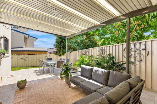 Coastal Comfort | BBQ, Yard & Pet-Friendly Stay