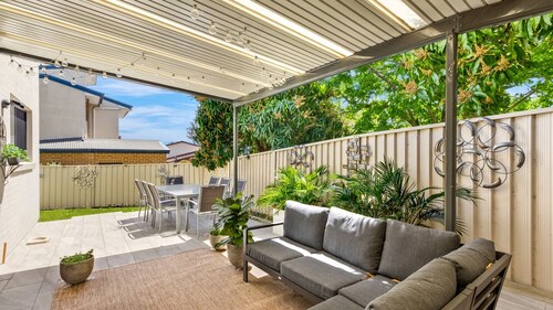 Coastal Comfort BBQ Yard Pet Friendly Stay