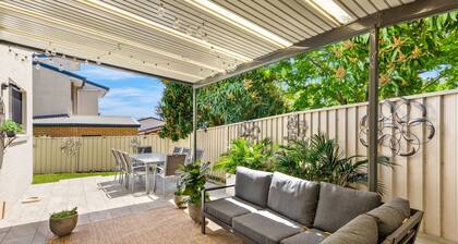 Coastal Comfort BBQ Yard Pet Friendly Stay