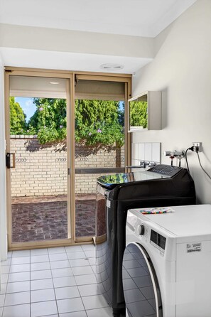 Interior - Spacious 4-Bed House with Private Garage (Dudley Park)