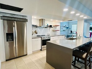 Microwave, oven, stovetop, dishwasher - Pink Pineapple ~ Walk to Downtown ~ Chic Heated Pool Home (Cape Coral)