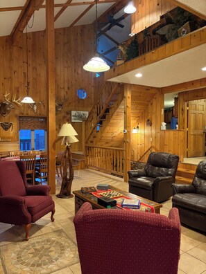 Interior - Secluded Woodland Lodge [Sleeps 10] Walking Trails + Fire Pit (Everett)