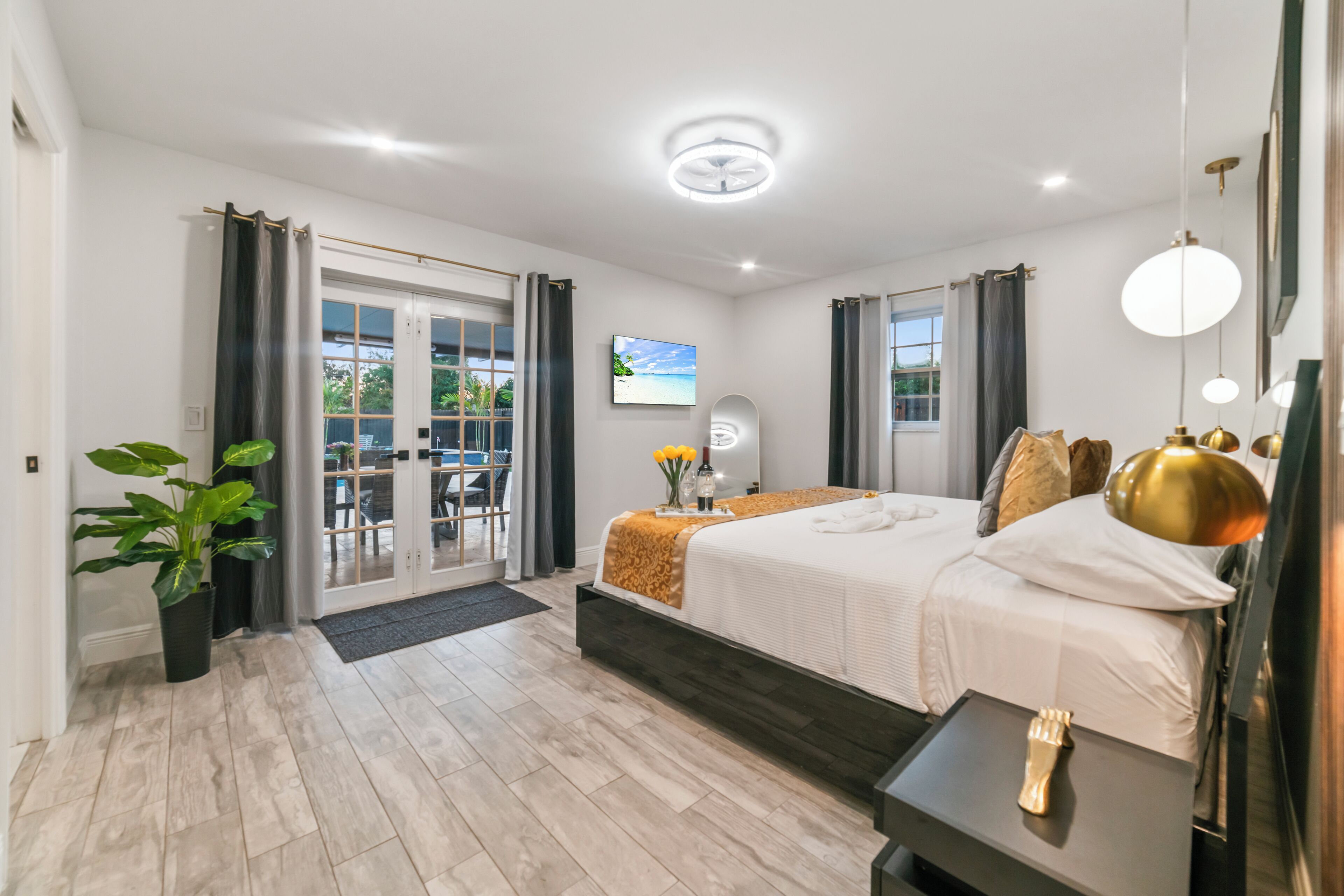 6 bedrooms, iron/ironing board, WiFi, bed sheets