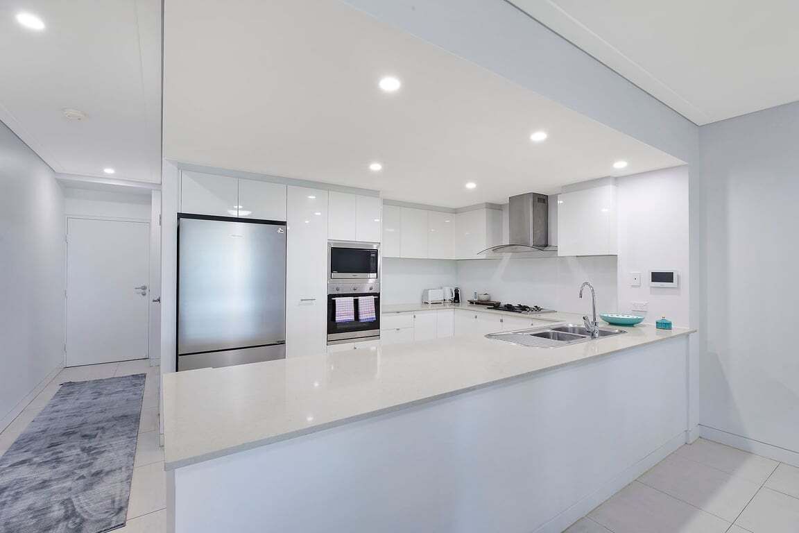 Micro-ondes, plaque de cuisson, lave-vaisselle, cafetière/bouilloire