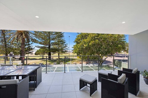 Rooftop Pool | King Bed | A/C + Balcony Views