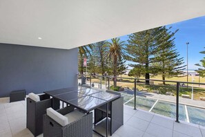 تناول الطعام بالخارج