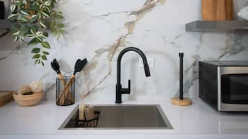 Luxury House, Beachside | Microwave