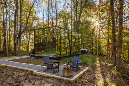 Romantic Mirrored Cabin w/ Hot Tub & Sauna on 17 Private Acres