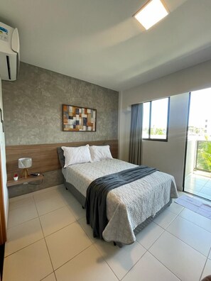 Departamento Confort, vista a la alberca | Cortinas blackout, insonorización y tabla de planchar con plancha 