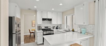 Central Elk Grove｜Newly Upgraded｜King Comfy Beds｜2 TVs｜Quiet NBHD｜Walk to Parks