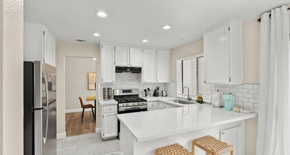 Central Elk Grove|Newly Upgraded|King Comfy Beds|2 TVs|Quiet NBHD|Walk to Parks