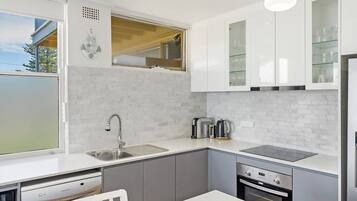 Stovetop, dishwasher, coffee/tea maker, electric kettle