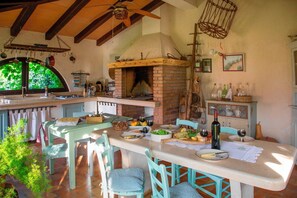 Outdoor dining - House Moreda (Istria - Vodnjan) (Vodnjan)