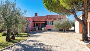 Unclassified image, 2 of 41, button - House Moreda (Istria - Vodnjan) (Vodnjan)