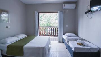 Habitación triple, vistas a la ciudad | Wifi gratis