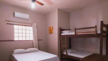 Quarto quádruplo econômico | Banheiro