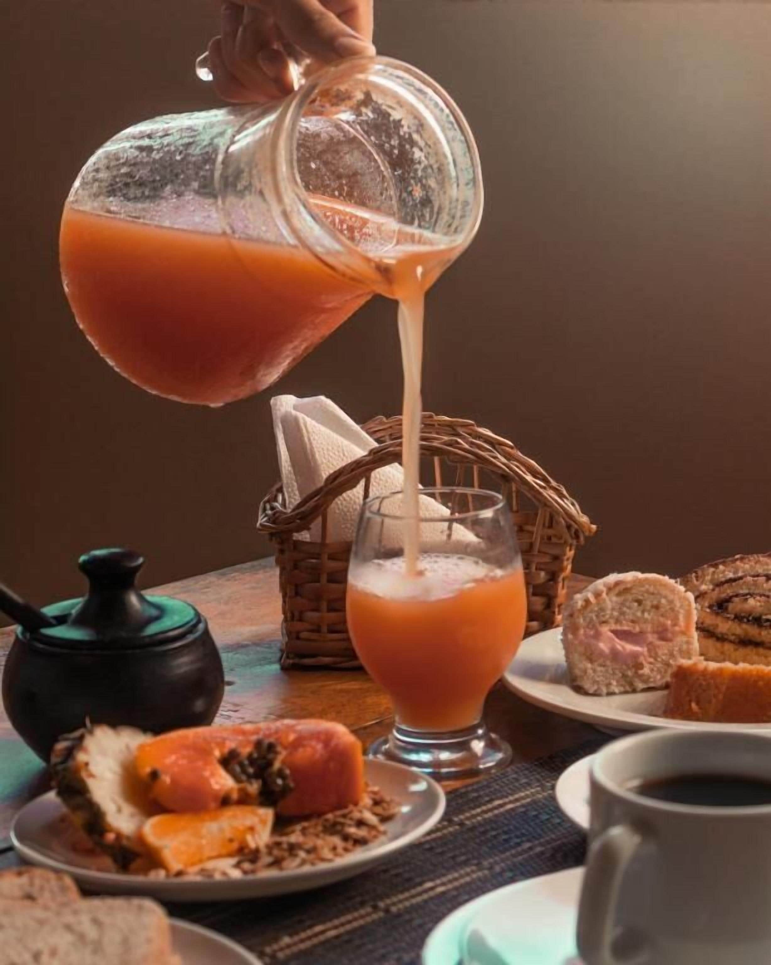 Café da manhã com buffet grátis todos os dias