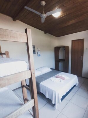 Standard Quadruple Room | Free WiFi - Pousada La Cabana (Itacaré)