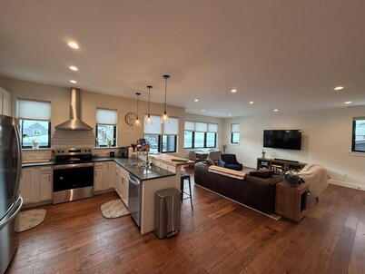 Charming 2 Bedroom Condo in Big Sky Meadow with Private Garage. Pet-Friendly!