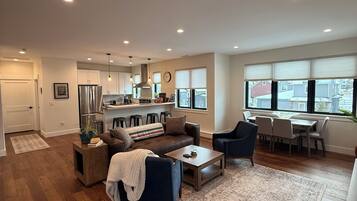 スマートテレビ、書庫、ステレオ