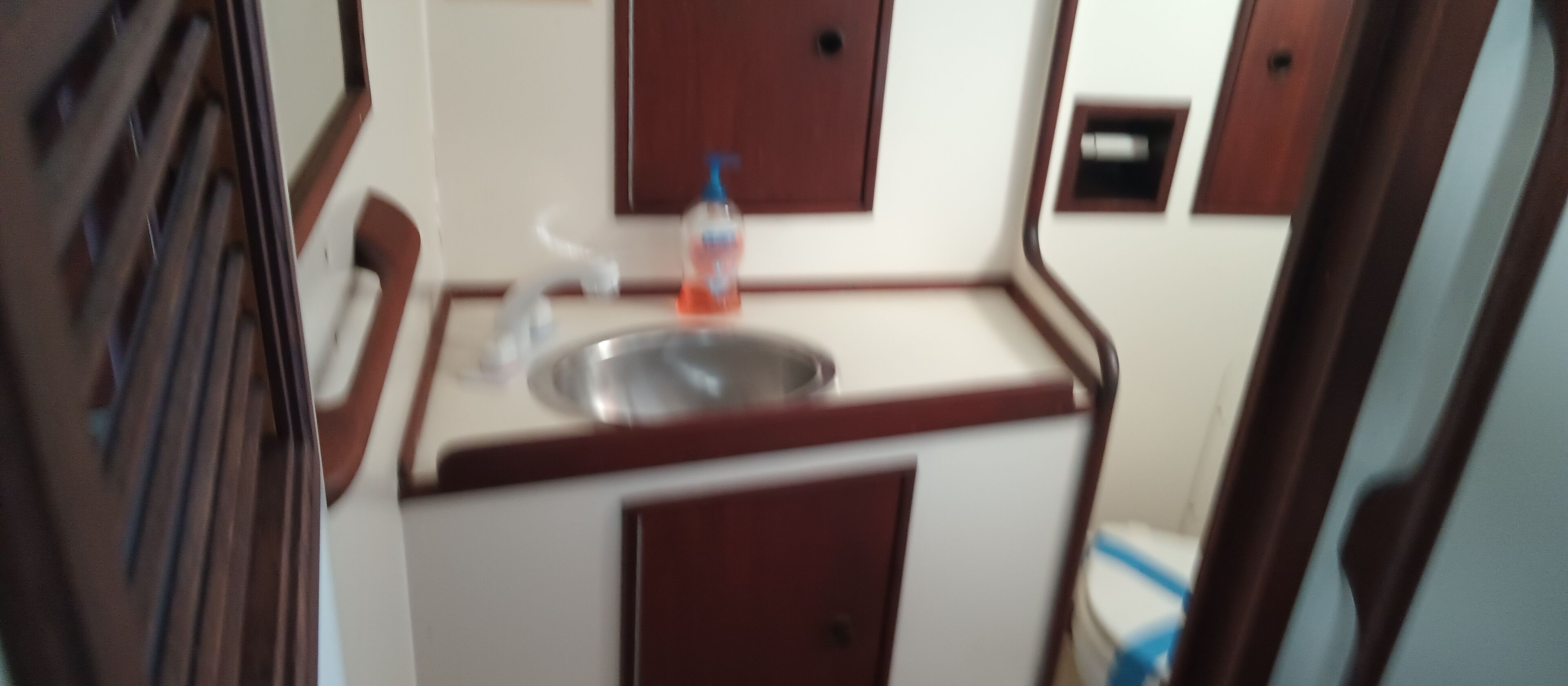 Dusj, hårføner, håndklær og såpe