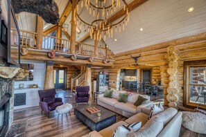 Smart TV, fireplace - Luxury Lodge: Heated Pool, Spa, Mountain Views, Sleeps 16 (blue ridge)