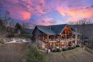 Exterior - Luxury Lodge: Heated Pool, Spa, Mountain Views, Sleeps 16 (blue ridge)