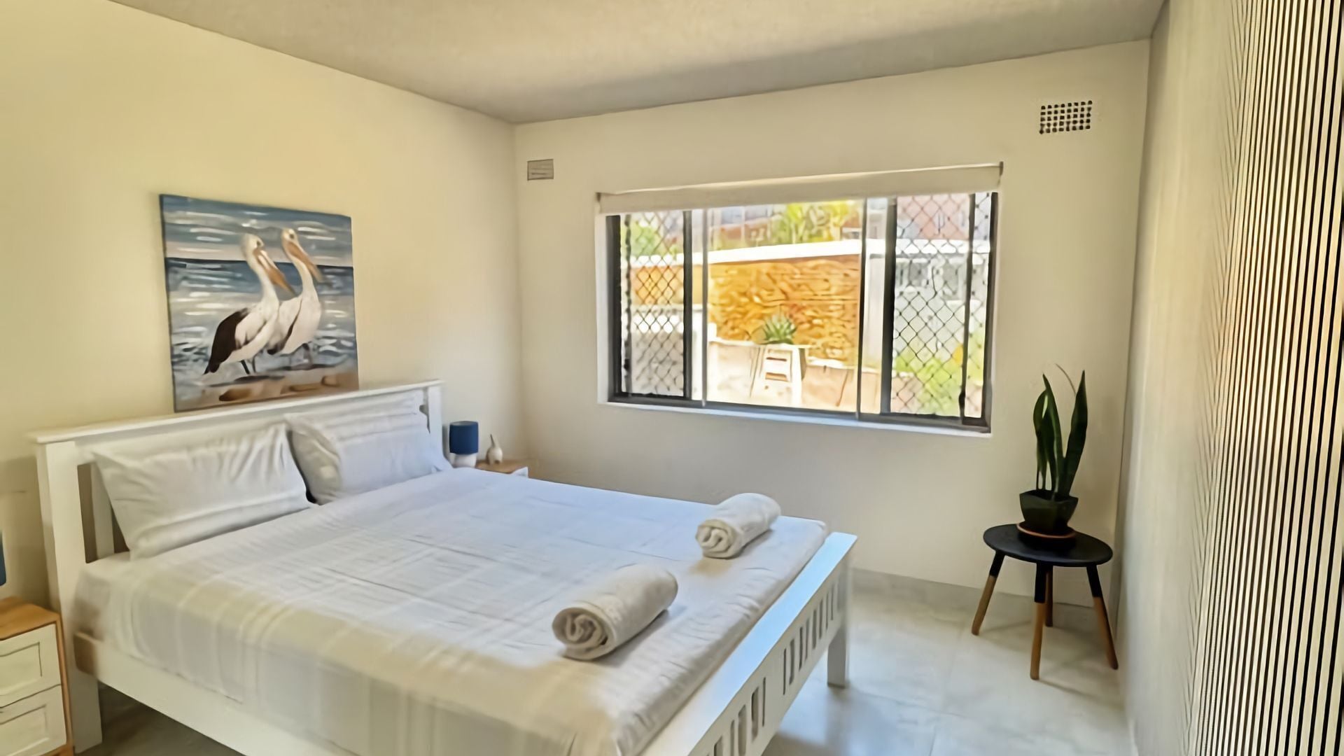 Iron/ironing board, bed sheets