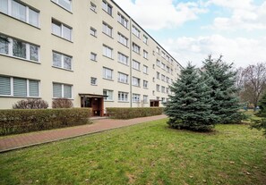 Exterior - Ursus Niedźwiadek 3-Bedroom Apartment (Warszawa)