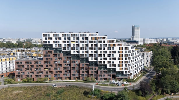 A modern apartment building with multiple floors, large windows, and a mix of brick and white facades. - Cracow Novum Apartment #533 (Kraków)