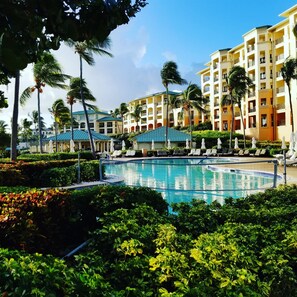 حمّام سباحة خارجي