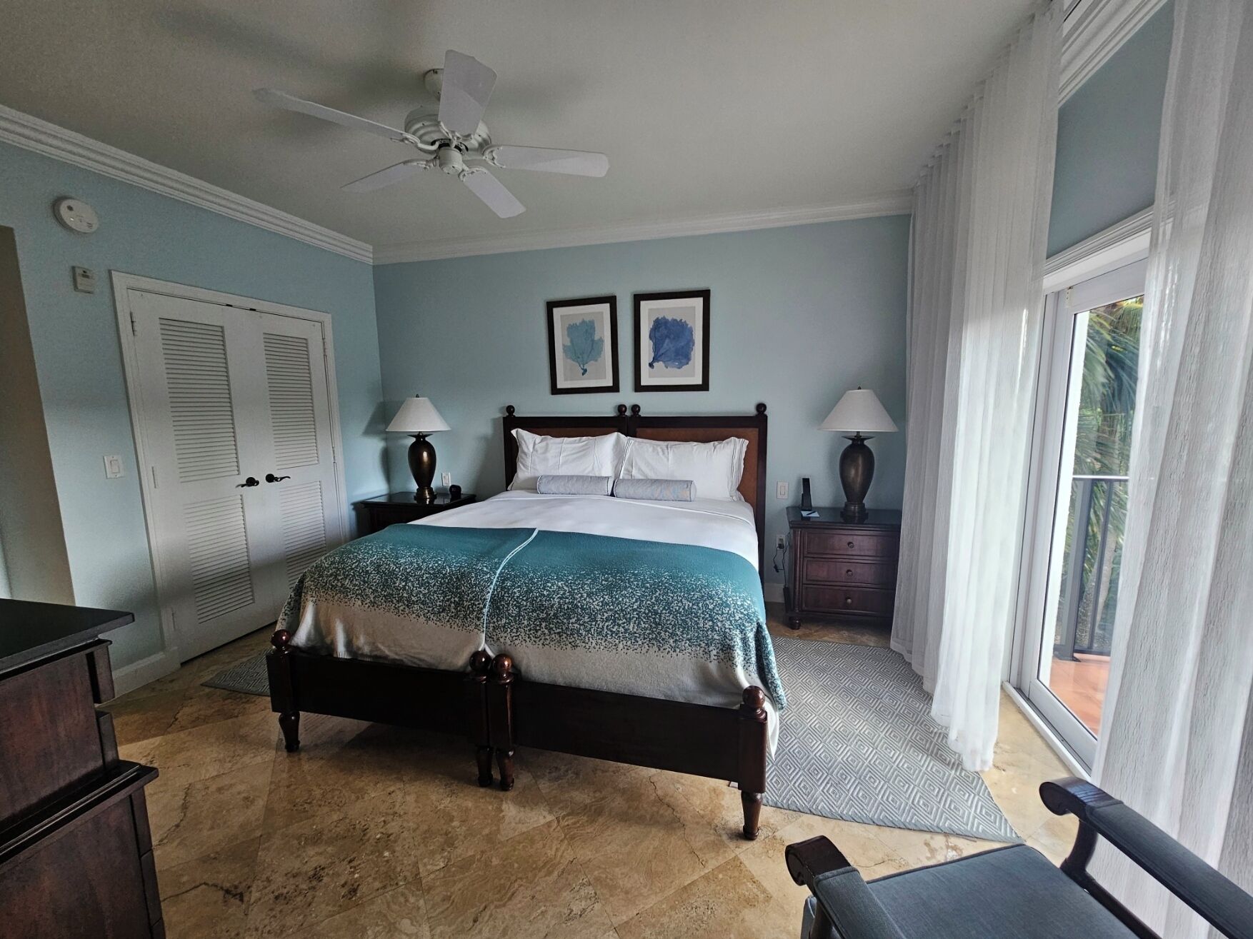 WiFi (無料)、ベッドシーツ、車椅子でアクセスできる設備