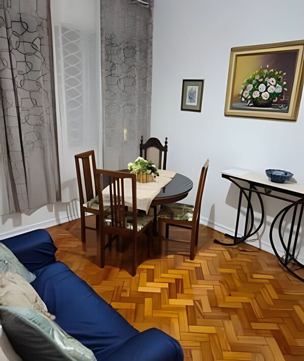 Apartment | Dining