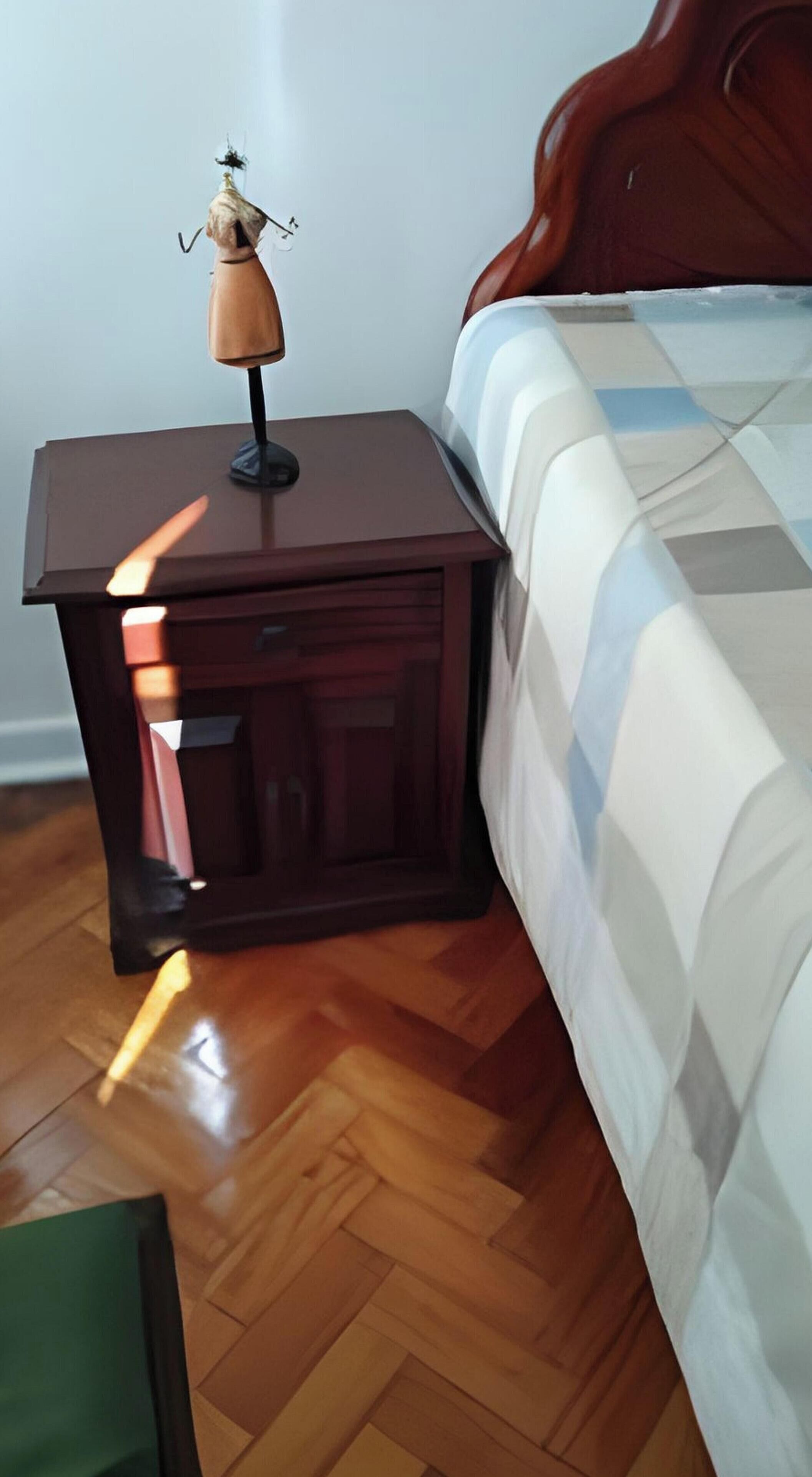 Appartement | Bureau, espace de travail pour ordinateur portable, rideaux occultants