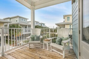 Terrace/patio - New! Coastal House, Steps to Beach, Pool, Great Location! (Gulf Shores)