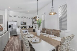 Dining - New! Coastal House, Steps to Beach, Pool, Great Location! (Gulf Shores)