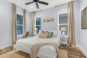 3 habitaciones, tabla de planchar con plancha, wifi y ropa de cama