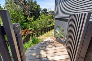 Property grounds - Studio Retreat with Bush Views | Birkenhead (Auckland City)