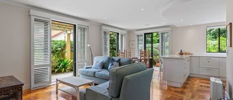 TV, fireplace, offices