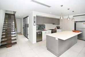 Interior - Stunning Maroochy Waterfront Home (Sunshine Coast)