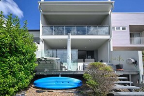 Exterior - Stunning Maroochy Waterfront Home (Sunshine Coast)