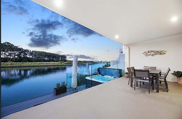 Outdoor dining - Stunning Maroochy Waterfront Home (Sunshine Coast)