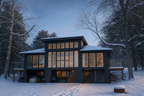 Exterior - Lakefield House Rental - Spacious 3-Bedroom Home on the Lake (Lakefield)