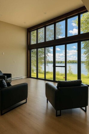 Interior - Lakefield House Rental - Spacious 3-Bedroom Home on the Lake (Lakefield)