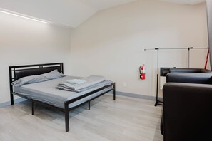 Room - Studio Cottage #9 - Virginia Pine (Gravenhurst)