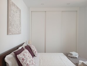 2 chambres, fer et planche à repasser, lit parapluie, Wi-Fi gratuit