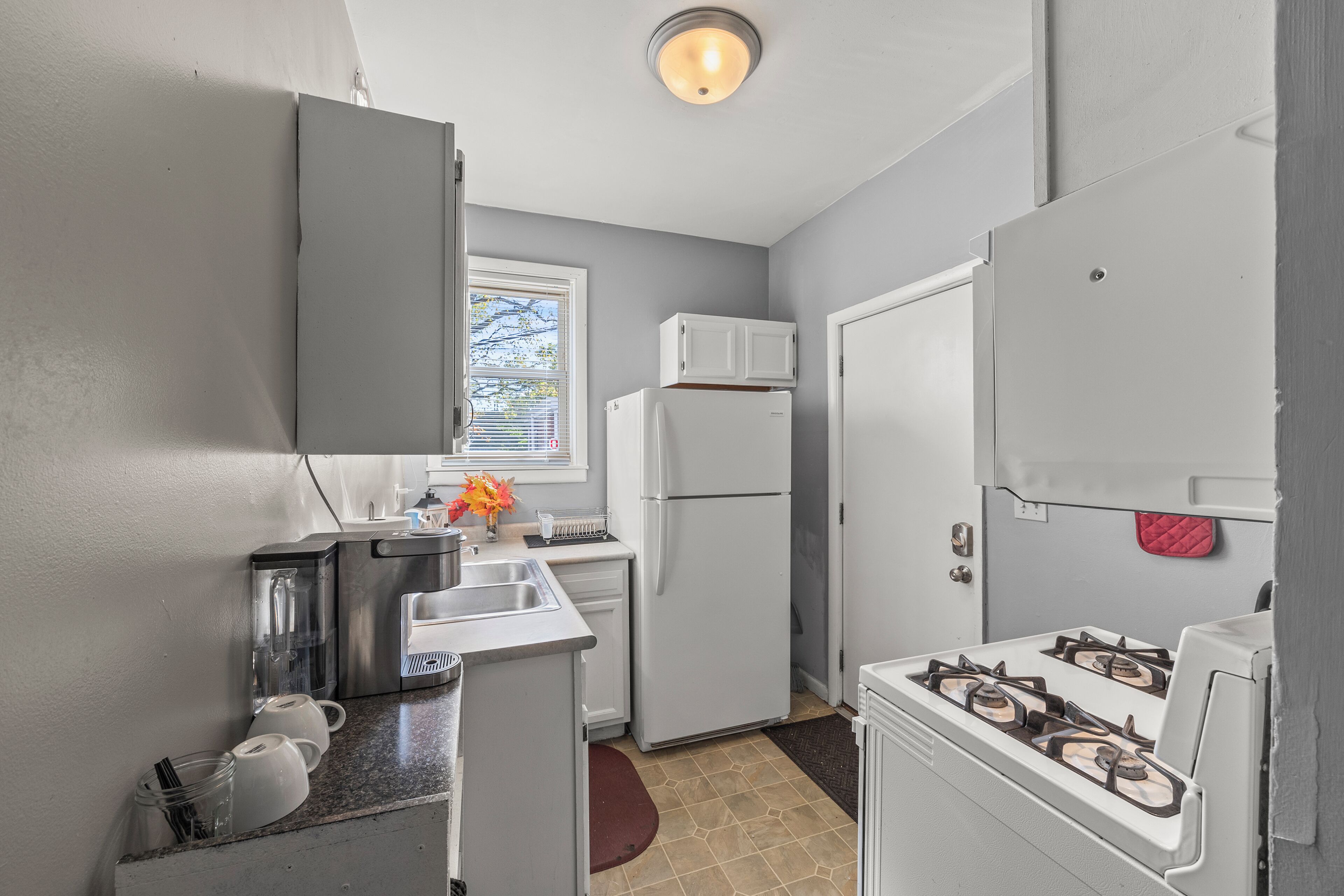 Micro-ondes, four, plaque de cuisson